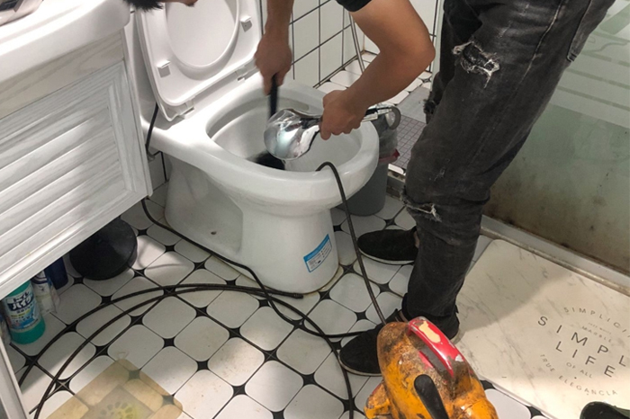 沂南马桶堵塞自己疏通还是找师傅?专业上门服务让你省时更省心